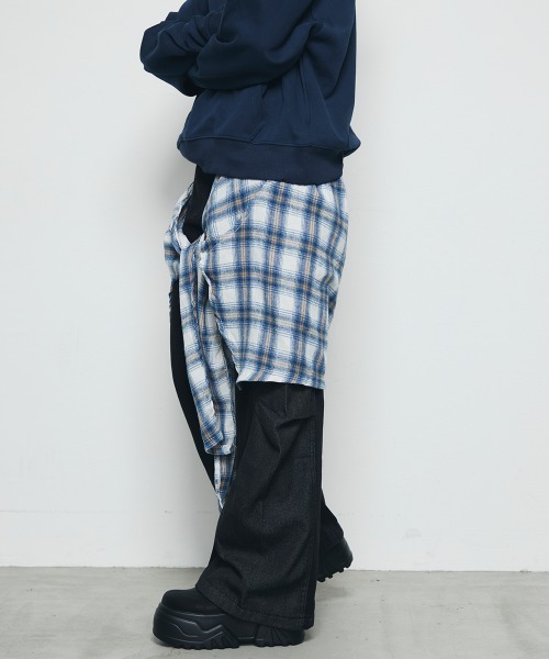 DAZE(デイズ)の「チェックシャツレイヤード風 ワイド デニムパンツ(デニムパンツ・メンズ・ブラック系・SMALL/MEDIUM/LARGE/X-LARGE)」の5枚目の写真