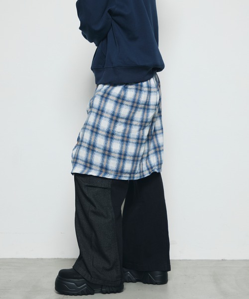 DAZE(デイズ)の「チェックシャツレイヤード風 ワイド デニムパンツ(デニムパンツ・メンズ・ブラック系・SMALL/MEDIUM/LARGE/X-LARGE)」の6枚目の写真
