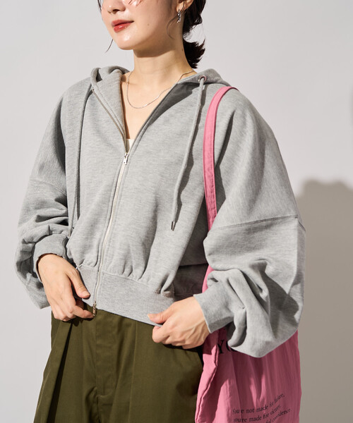 FREAK'S STORE(フリークスストア)の「限定展開 ショート丈 ボリューム フルジップ パーカー(パーカー・レディース・ブラウン/グレー/チャコール/ナチュラル・フリ-)」の16枚目の写真