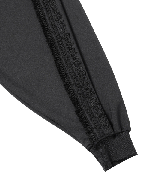 AJOBYAJO（アジョバイアジョ）の「Multi Lace Trim Raglan Track Jacket [BLACK]（ナイロンジャケット・レディース・その他・MEDIUM/LARGE/X-LARGE）」の5枚目の写真