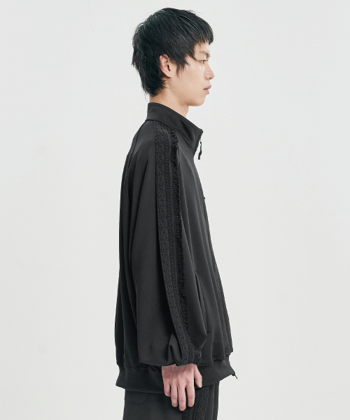AJOBYAJO（アジョバイアジョ）の「Multi Lace Trim Raglan Track Jacket [BLACK]（ナイロンジャケット・レディース・その他・MEDIUM/LARGE/X-LARGE）」の12枚目の写真