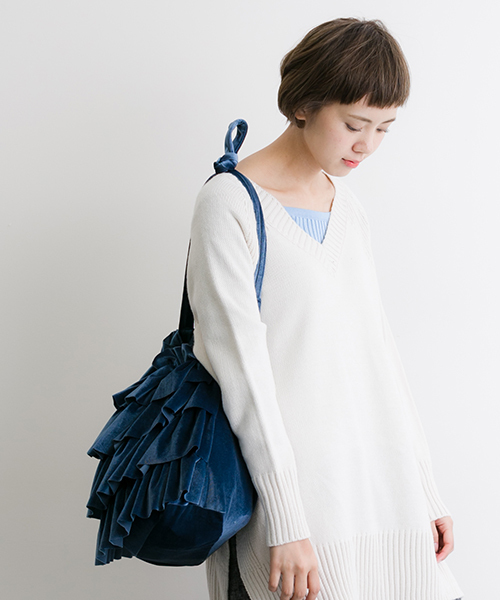 MERLOT（メルロー）の「ベロアティーアドバッグ2189（ショルダーバッグ・レディース・ブラック/ピンク/ベージュ/ブルー/ブラウン/イエロー・FREE）」の4枚目の写真