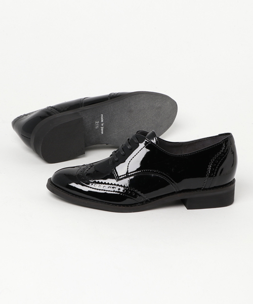 LE TALON(ルタロン)の「エナメルメダリオンオックス(その他シューズ・レディース・ブラック・25.5cm/22cm/23cm/24cm/24.5cm/23.5cm/21.5/25cm/22.5cm)」の2枚目の写真