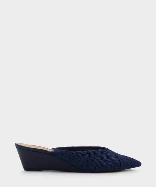 CHARLES & KEITH(チャールズ & キース)の「ブイウェッジムール / V WEDGE MULES(スリッポン・レディース・ホワイト/ブラック/ネイビー・23cm/25cm/24.5cm/22.5cm/23.5cm)」の3枚目の写真