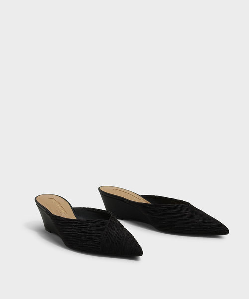 CHARLES & KEITH(チャールズ & キース)の「ブイウェッジムール / V WEDGE MULES(スリッポン・レディース・ホワイト/ブラック/ネイビー・23cm/25cm/24.5cm/22.5cm/23.5cm)」の5枚目の写真