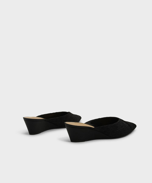 CHARLES & KEITH(チャールズ & キース)の「ブイウェッジムール / V WEDGE MULES(スリッポン・レディース・ホワイト/ブラック/ネイビー・23cm/25cm/24.5cm/22.5cm/23.5cm)」の6枚目の写真