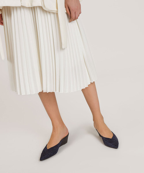 CHARLES & KEITH(チャールズ & キース)の「ブイウェッジムール / V WEDGE MULES(スリッポン・レディース・ホワイト/ブラック/ネイビー・23cm/25cm/24.5cm/22.5cm/23.5cm)」の10枚目の写真