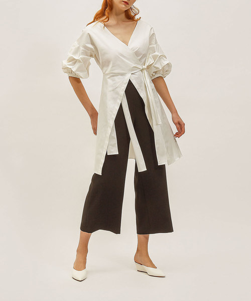 CHARLES & KEITH(チャールズ & キース)の「ブイウェッジムール / V WEDGE MULES(スリッポン・レディース・ホワイト/ブラック/ネイビー・23cm/25cm/24.5cm/22.5cm/23.5cm)」の20枚目の写真