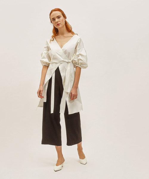 CHARLES & KEITH(チャールズ & キース)の「ブイウェッジムール / V WEDGE MULES(スリッポン・レディース・ホワイト/ブラック/ネイビー・23cm/25cm/24.5cm/22.5cm/23.5cm)」の21枚目の写真