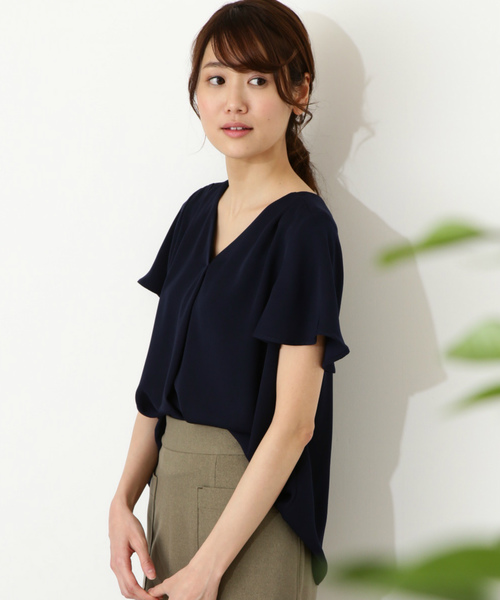 NATURAL BEAUTY BASIC（ナチュラルビューティーベーシック）の「<WEB限定>Ｖネックフロントタック半袖ブラウス（シャツ/ブラウス・レディース・ネイビー/イエロー/ライトグリーン/ホワイト系その他・SMALL/MEDIUM/LARGE）」の3枚目の写真