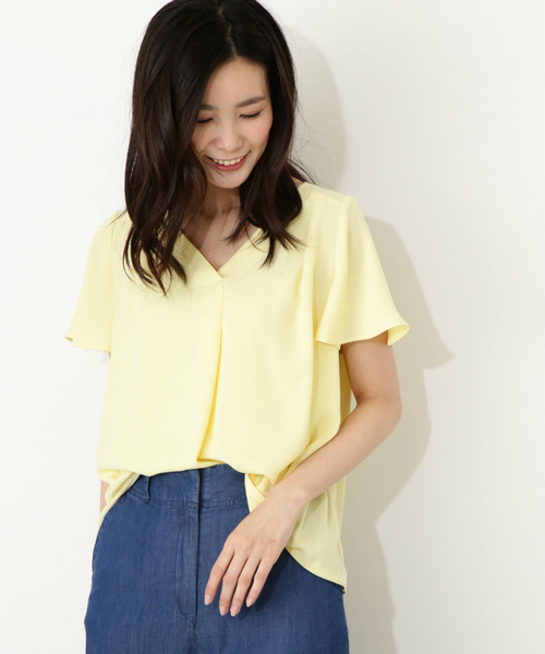 NATURAL BEAUTY BASIC（ナチュラルビューティーベーシック）の「<WEB限定>Ｖネックフロントタック半袖ブラウス（シャツ/ブラウス・レディース・ネイビー/イエロー/ライトグリーン/ホワイト系その他・SMALL/MEDIUM/LARGE）」の4枚目の写真