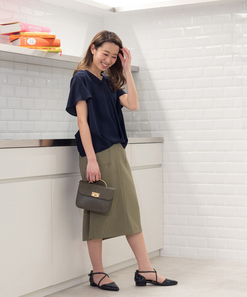 NATURAL BEAUTY BASIC（ナチュラルビューティーベーシック）の「<WEB限定>Ｖネックフロントタック半袖ブラウス（シャツ/ブラウス・レディース・ネイビー/イエロー/ライトグリーン/ホワイト系その他・SMALL/MEDIUM/LARGE）」の5枚目の写真