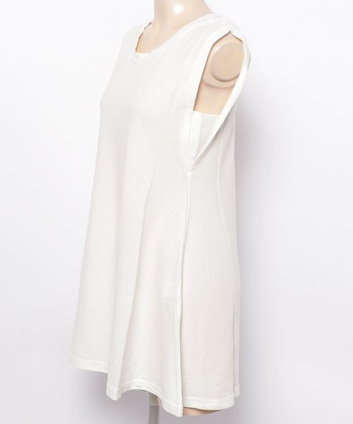 GeeRA（ジーラ）の「ＵＶカット＆ＣＯＯＬ強撚綿Ａラインタンクチュニック（タンクトップ・レディース・オフホワイト・MEDIUM/LARGE）」の2枚目の写真