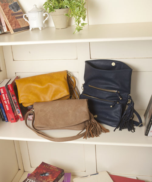 NANO universe（ナノユニバース）の「ショルダー付フリンジクラッチ（クラッチバッグ・レディース・ベージュ/ネイビー/イエロー・FREE）」の13枚目の写真