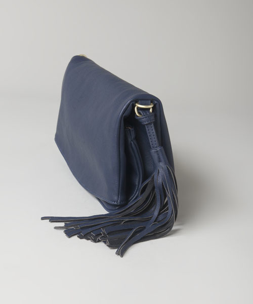 NANO universe（ナノユニバース）の「ショルダー付フリンジクラッチ（クラッチバッグ・レディース・ベージュ/ネイビー/イエロー・FREE）」の7枚目の写真