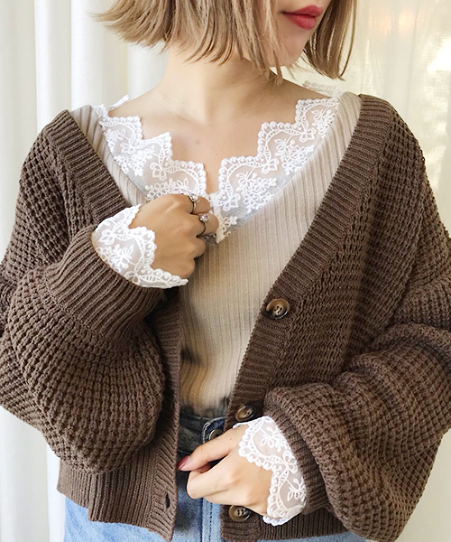 apres jour（アプレジュール）の「スカラップレースロングスリーブ【ZOZOTOWN限定アイテム】（Tシャツ/カットソー・レディース・オフホワイト/ブラック/ボルドー/ベージュ/モカ・フリー）」の4枚目の写真