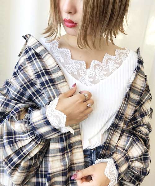 apres jour（アプレジュール）の「スカラップレースロングスリーブ【ZOZOTOWN限定アイテム】（Tシャツ/カットソー・レディース・オフホワイト/ブラック/ボルドー/ベージュ/モカ・フリー）」の7枚目の写真