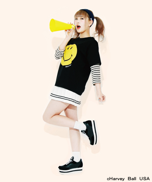 WEGO（ウィゴー）の「WEGO/smileyface　BIG半袖Tシャツ（Tシャツ/カットソー・レディース・オフホワイト/ブラック・FREE）」の4枚目の写真