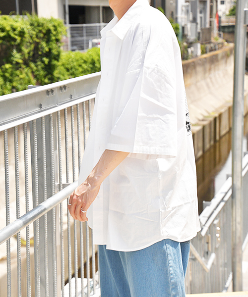 kutir(クティール)の「【ビッグシルエット】バックプリントシャツ(シャツ/ブラウス・メンズ・ホワイト/ブラック・MEDIUM/LARGE)」の13枚目の写真