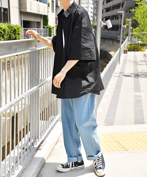 kutir(クティール)の「【ビッグシルエット】バックプリントシャツ(シャツ/ブラウス・メンズ・ホワイト/ブラック・MEDIUM/LARGE)」の8枚目の写真