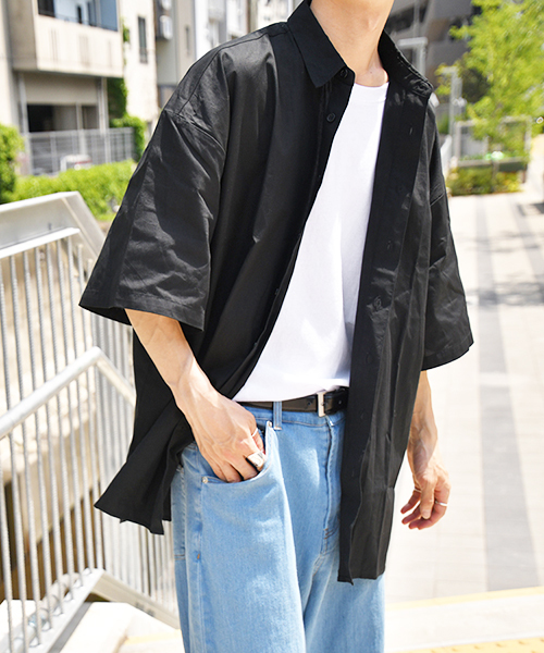 kutir(クティール)の「【ビッグシルエット】バックプリントシャツ(シャツ/ブラウス・メンズ・ホワイト/ブラック・MEDIUM/LARGE)」の3枚目の写真