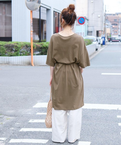 reca（レカ）の「ビッグシルエットTシャツワンピース（チュニック・レディース・ホワイト/モカ/ベージュ/ブラック/カーキ・FREE）」の19枚目の写真