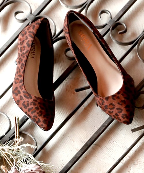 VIVIAN(ヴィヴィアン)の「ポインテッドトゥ7cmキレイめパンプス(パンプス・レディース・ブラック系その他/ブラック系その他2/ブラック系その他3/その他14/ライトイエロー/ライトパープル/パイソン/マルーン/レオパード/ローズ/E/ベージュ系その他2/ベージュ系その他3/ブルー系その他3/グリーン系その他3/グレー系その他4/グレー系その他6/グレー系その他3/ブルー系その他6/パープル系その他3・23/21.5/23.5/22.5/24.5/22/25.5/25/26/24)」の1枚目の写真