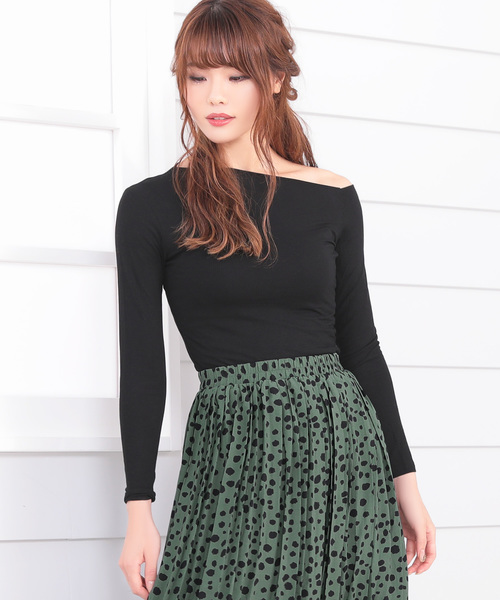 Ninarobe（ニーナローブ）の「[CLOSED] アシンメトリーオフショルダーカットソー（Tシャツ/カットソー・レディース・ホワイト/ブラック/ベージュ/グレー・M）」の5枚目の写真