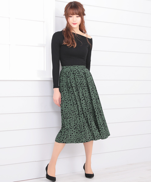 Ninarobe（ニーナローブ）の「[CLOSED] アシンメトリーオフショルダーカットソー（Tシャツ/カットソー・レディース・ホワイト/ブラック/ベージュ/グレー・M）」の22枚目の写真
