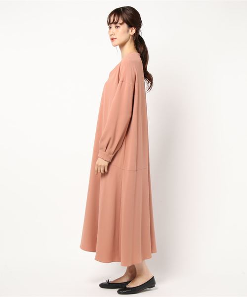 journal standard L'essage(ジャーナルスタンダードレサージュ)の「バックサテンVネックワンピース(ワンピース・レディース・ブラック/ピンク系その他・FREE)」の3枚目の写真