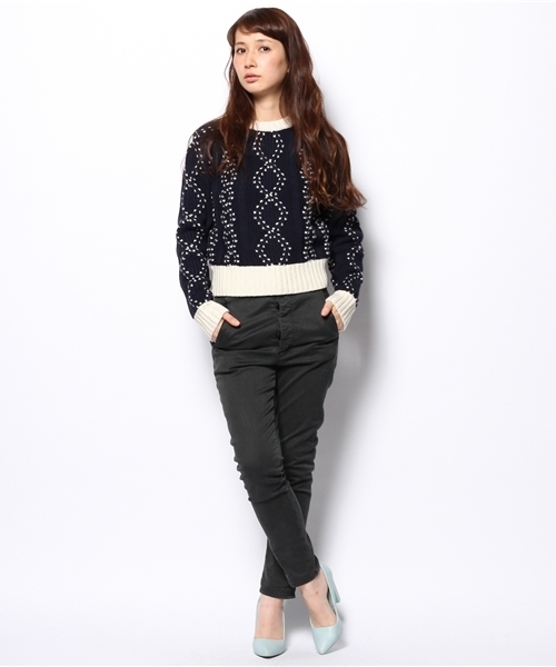 Ray BEAMS（レイビームス）の「YMC / クロップド ケーブルニット（ニット/セーター・レディース・ネイビー・ONE SIZE）」の4枚目の写真