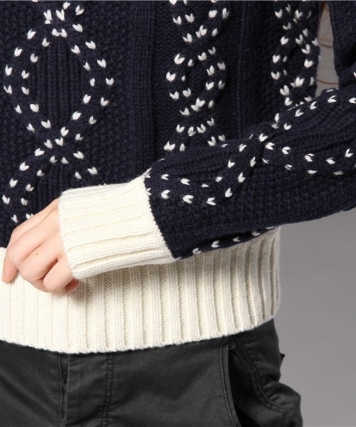 Ray BEAMS（レイビームス）の「YMC / クロップド ケーブルニット（ニット/セーター・レディース・ネイビー・ONE SIZE）」の6枚目の写真