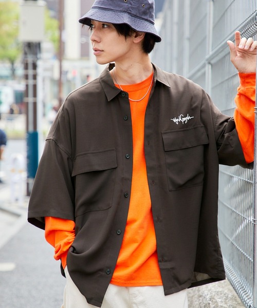 Mark Gonzales（マーク・ゴンザレス）の「Mark Gonzales/マークゴンザレス 別注 リラックスドレープ レギュラーカラーシャツ クレリックシャツ 1/2 sleeve CPOシャツ（シャツ/ブラウス・メンズ・ライトグレー/ブラック/ネイビー/オリーブ/グレー系その他/ベージュ系その他/ライトパープル/オレンジ系その他/ブラック系その他/ベージュ系その他3/ベージュ系その他2/グレイッシュベージュ/グレイッシュブルー/ブラック系その他2/ライラック/グレー系その他2・M/L）」の5枚目の写真
