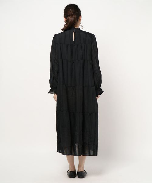 KOBE LETTUCE（コウベレタス）の「ティアードハイネックマキシワンピース（ワンピース・レディース・ミント/オフホワイト/ブラック/ネイビー・FREE）」の6枚目の写真