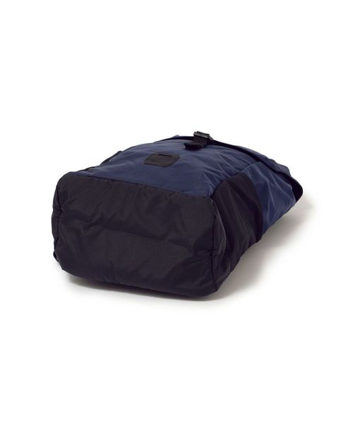 BURTON(バートン)の「BURTON: WESTFALL 2.0 23L バックパック(バックパック/リュック・メンズ・ブラック/ネイビー・ONE SIZE)」の4枚目の写真