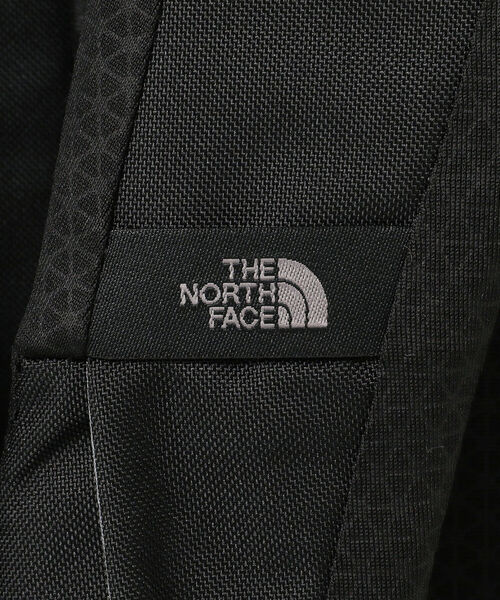 THE NORTH FACE(ザノースフェイス)の「THE NORTH FACE / PIVOTER(バックパック/リュック・メンズ・ブラック/カーキ・ONE SIZE)」の6枚目の写真