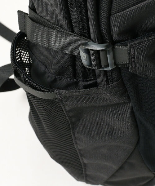 THE NORTH FACE(ザノースフェイス)の「THE NORTH FACE / PIVOTER(バックパック/リュック・メンズ・ブラック/カーキ・ONE SIZE)」の9枚目の写真