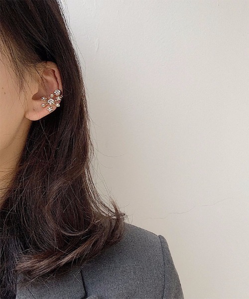 LA VORAGINE（ラ ヴォラジネ）の「デザイン　イヤーカフ（イヤーカフ・レディース・その他/C/K/S/A/I/Q/Y/その他2/その他4/その他5/その他3/B/H/P/X/G/O/W/J/R/Z/E/M/U/F/N/V/その他1/D/L/T/その他8/その他9/その他10/その他11/その他6/その他7/その他12/その他13/その他16/その他22/その他23/その他24/その他17/その他18/その他19/その他20/その他21/その他31/その他26/その他27/その他28/その他29/その他30/その他25/その他14・FREE）」の4枚目の写真