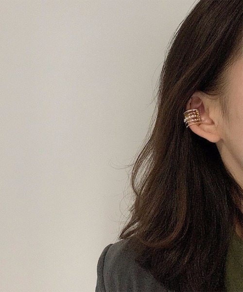 LA VORAGINE（ラ ヴォラジネ）の「デザイン　イヤーカフ（イヤーカフ・レディース・その他/C/K/S/A/I/Q/Y/その他2/その他4/その他5/その他3/B/H/P/X/G/O/W/J/R/Z/E/M/U/F/N/V/その他1/D/L/T/その他8/その他9/その他10/その他11/その他6/その他7/その他12/その他13/その他16/その他22/その他23/その他24/その他17/その他18/その他19/その他20/その他21/その他31/その他26/その他27/その他28/その他29/その他30/その他25/その他14・FREE）」の5枚目の写真