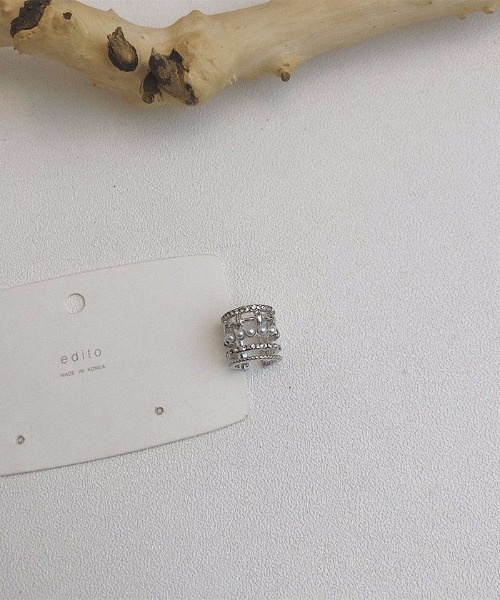 LA VORAGINE（ラ ヴォラジネ）の「デザイン　イヤーカフ（イヤーカフ・レディース・その他/C/K/S/A/I/Q/Y/その他2/その他4/その他5/その他3/B/H/P/X/G/O/W/J/R/Z/E/M/U/F/N/V/その他1/D/L/T/その他8/その他9/その他10/その他11/その他6/その他7/その他12/その他13/その他16/その他22/その他23/その他24/その他17/その他18/その他19/その他20/その他21/その他31/その他26/その他27/その他28/その他29/その他30/その他25/その他14・FREE）」の6枚目の写真