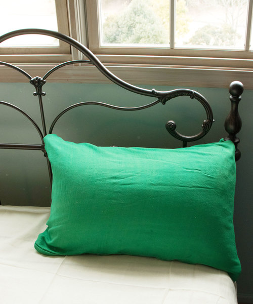 チャイハネ（チャイハネ）の「【チャイハネ】インド綿シンプル枕カバー/ピロケース（寝具・レディース・グリーン/ブラウン/オレンジ/ブルー/オフホワイト/ベージュ/イエロー/ターコイズブルー/ライトイエロー/ピンク/オリーブ/ワイン/レモンイエロー/パープル/ブルー系その他2/ダークグリーン/バイオレット/ラベンダー/コーラル/ブルー系その他/ブラック/レッド系その他/ブラウン系その他/ベージュ系その他/ダークインディゴブルー/グレー・FREE）」の9枚目の写真