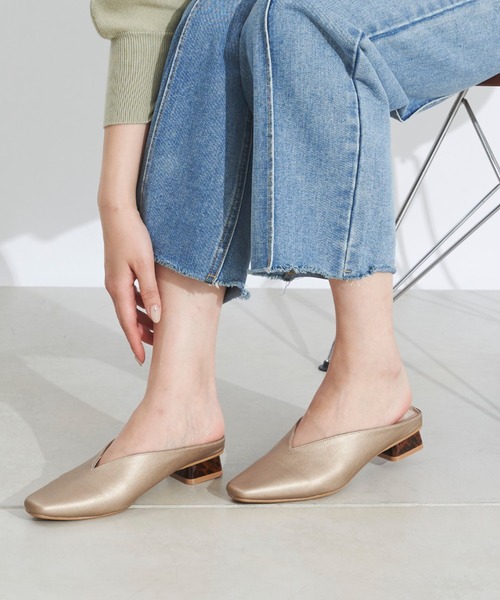 prose verse（プロズヴェール）の「柄ヒールVカットミュール（パンプス・レディース・アイボリー/ゴールド/モカ/ブラック・SMALL/MEDIUM/LARGE/LL）」の4枚目の写真