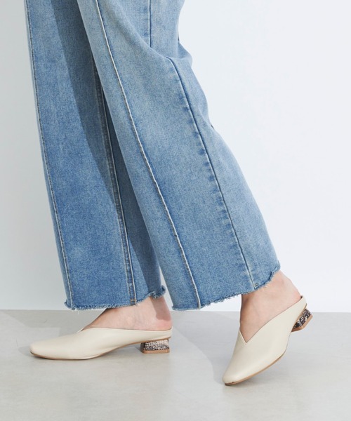 prose verse（プロズヴェール）の「柄ヒールVカットミュール（パンプス・レディース・アイボリー/ゴールド/モカ/ブラック・SMALL/MEDIUM/LARGE/LL）」の2枚目の写真