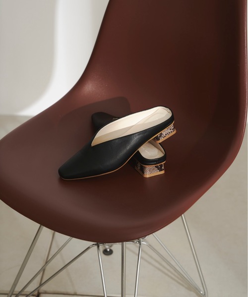 prose verse（プロズヴェール）の「柄ヒールVカットミュール（パンプス・レディース・アイボリー/ゴールド/モカ/ブラック・SMALL/MEDIUM/LARGE/LL）」の5枚目の写真