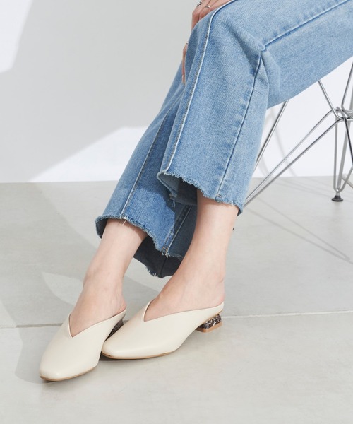 prose verse（プロズヴェール）の「柄ヒールVカットミュール（パンプス・レディース・アイボリー/ゴールド/モカ/ブラック・SMALL/MEDIUM/LARGE/LL）」の6枚目の写真