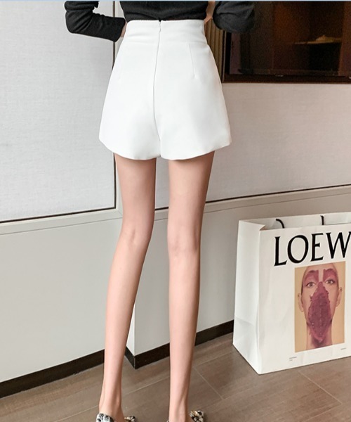 ABITOKYO（アビトーキョー）の「ストレートAラインシルエット タックショートパンツ（その他パンツ・レディース・ホワイト/ブラック・S/M/L）」の18枚目の写真