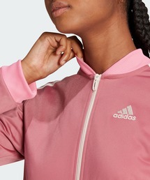 adidas（アディダス）の「エッセンシャルズ 3ストライプス