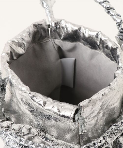 Laugoa(ラウゴア)の「ONT メタリック ミニ かごバッグ(かごバッグ・レディース・シルバー・9)」の10枚目の写真