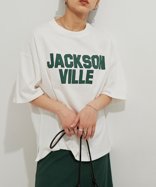 Auntie Rosa Holiday（アンティローザホリデー）の「ビッグカレッジロゴプリントTシャツ（Tシャツ/カットソー・レディース・アイボリー/チャコールグレー/オフホワイト・FREE）」の8枚目の写真