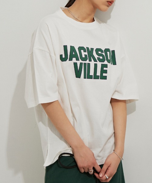 Auntie Rosa Holiday（アンティローザホリデー）の「ビッグカレッジロゴプリントTシャツ（Tシャツ/カットソー・レディース・アイボリー/チャコールグレー/オフホワイト・FREE）」の9枚目の写真